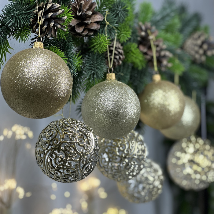 Christmas tree ornaments set box-1 gold and openwork gold shiny – 8pcs