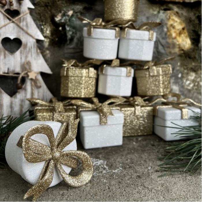 Новорічний набір ялинкових прикрас Christmas box-27 білих та золотих коробочок – 12шт