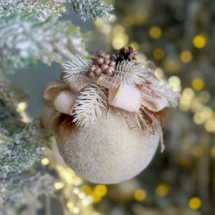 Куля декорована 10 см бежева із кремовим бантом і шишкою