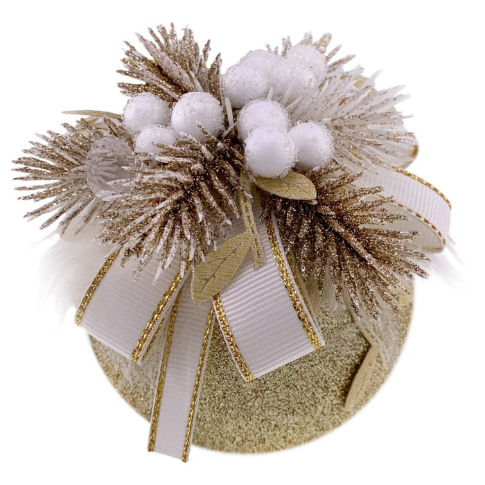 Новорічна куля декорована 8 см золота із кремовим бантом