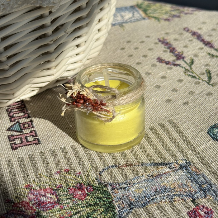 Великодня свічка жовта в скляній баночці з декором маленька