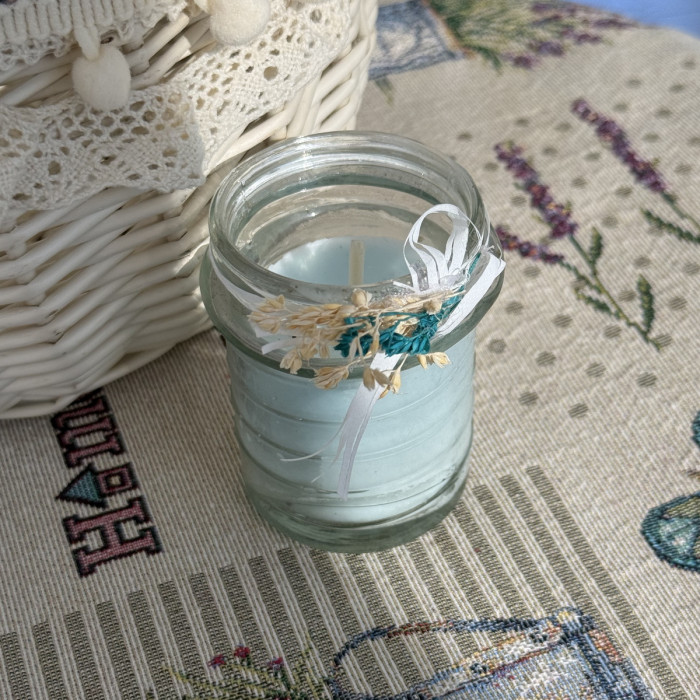 Великодня свічка блакитна в скляній баночці з декором середня