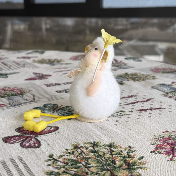 Великодній декоративний баранчик з жовтою квіткою