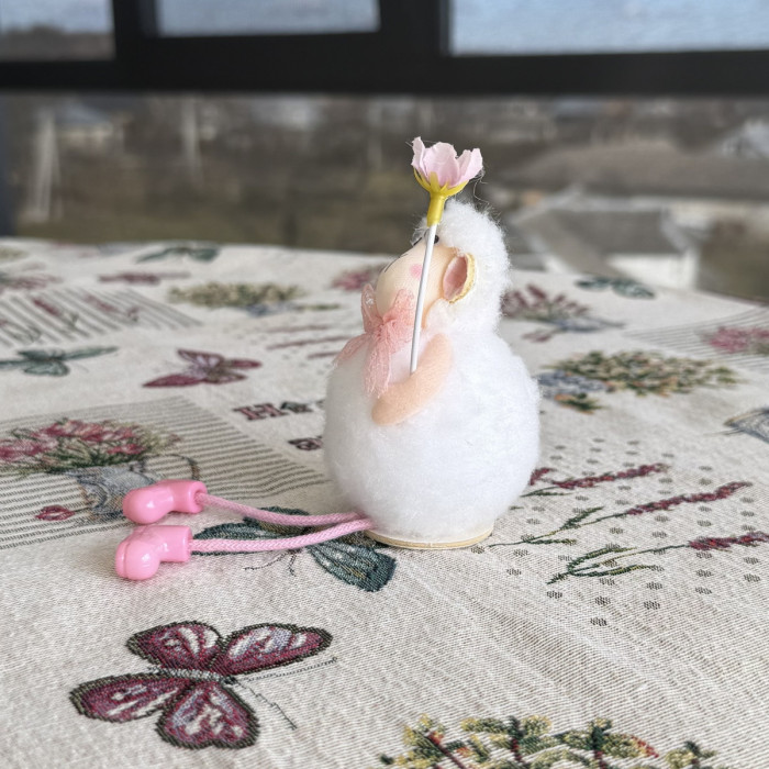 Великодній декоративний баранчик з рожевою квіткою