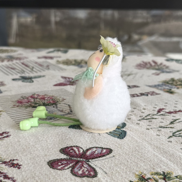 Великодній декоративний баранчик з зеленою квіткою