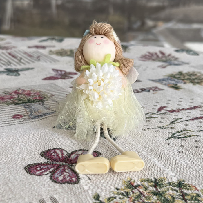 Пасхальная декоративная кукла бежевая с цветком