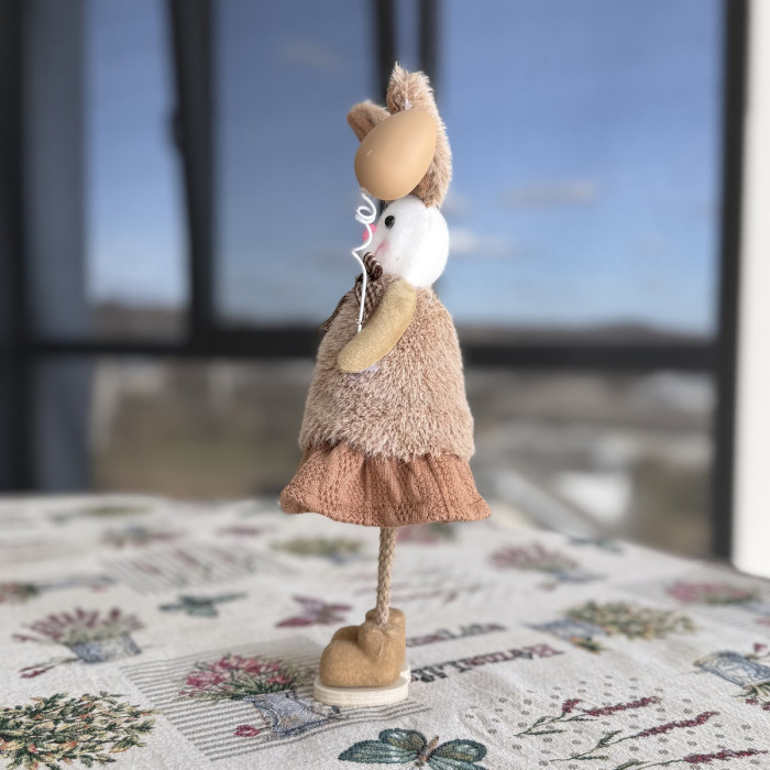 Великодній декоративний зайчик дівчинка