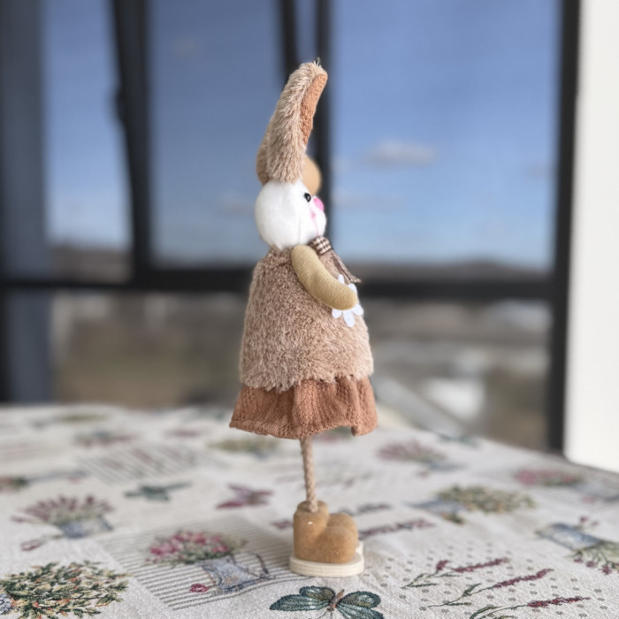 Великодній декоративний зайчик дівчинка