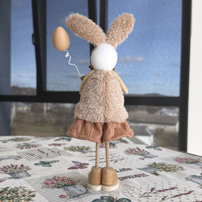 Великодній декоративний зайчик дівчинка