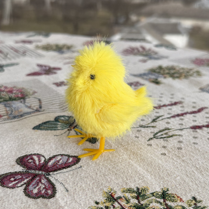 Великоднє декоративне курчатко пухнасте