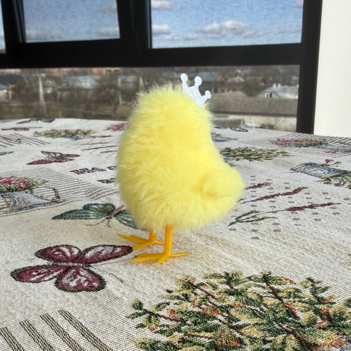 Великоднє декоративне курчатко з короною