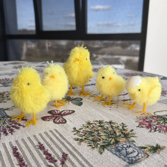 Decorative Easter chick with crown