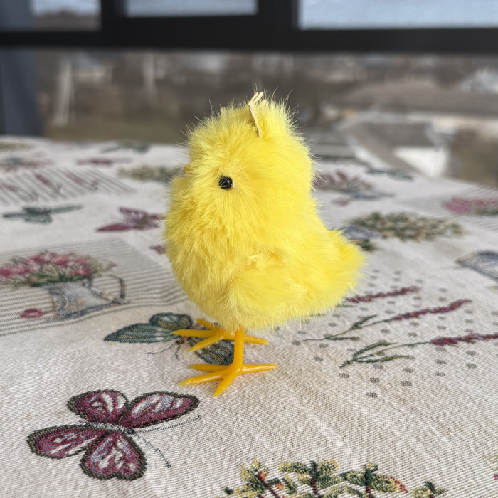 Decorative Easter chick with crown